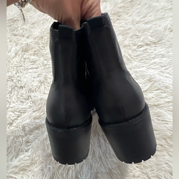 New Andre Assous Milla black leather Square Toe Bootie - size 11 - NWOT - Picture 4 of 8